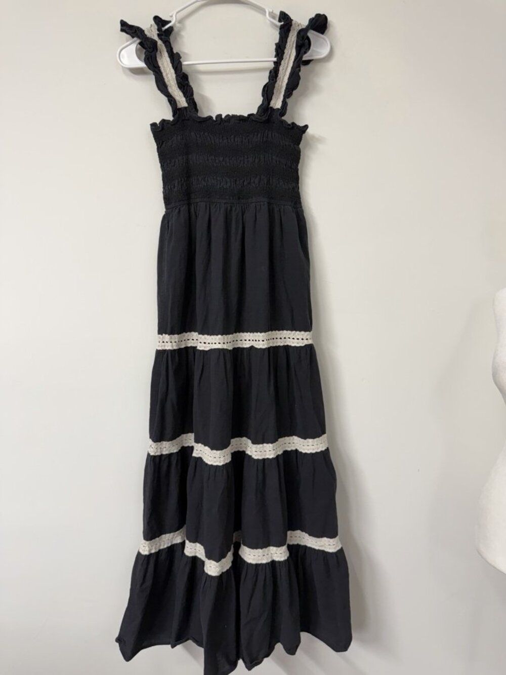 Black‎ Dress Small ruffled smocked Stretch bodice tiered Maxi Summer dress